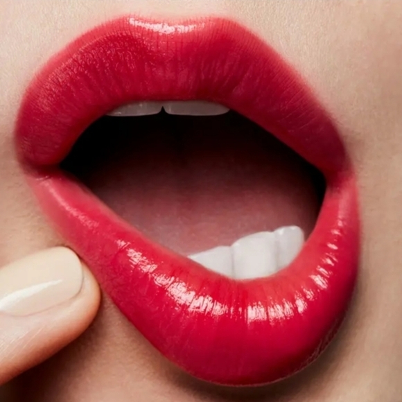 🆕️🆑️ MAC COSMETICS Lip Oil Whirled Tour All Day Stay Moisturizing Softening - Picture 1 of 11